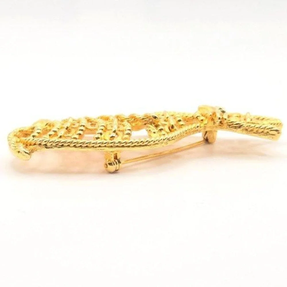 Vintage Danecraft Gold Tone Sitting Cat‎ Brooch Pin Fancy Chained Silhouette